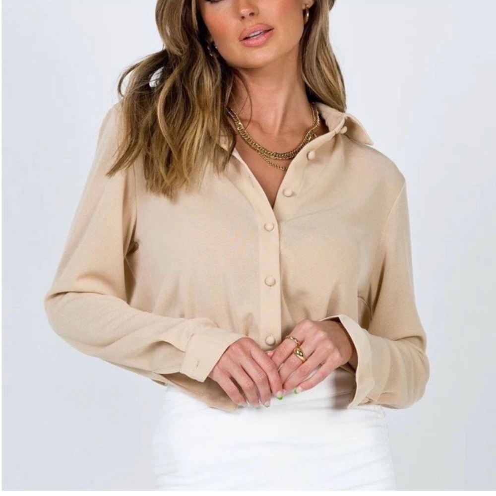 Princess Polly Cream long sleeve button down shirt with collar. Size 2